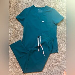 FIGS Scrub set - Caribbean Blue. Small top, small tall pants.
